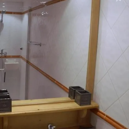 8 Personnes Style Montagne Avec 2 Chambres, Garage Et Wifi. Lejlighed *